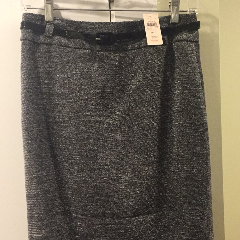 Grayish belted pencil skirt